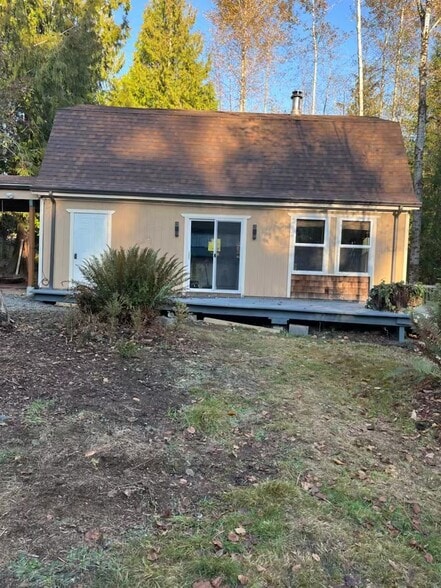 Side deck and sliding door - 15005 101st Ave NE