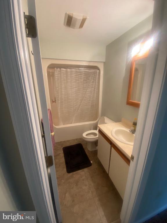 Building Photo - 128 Mortimer St