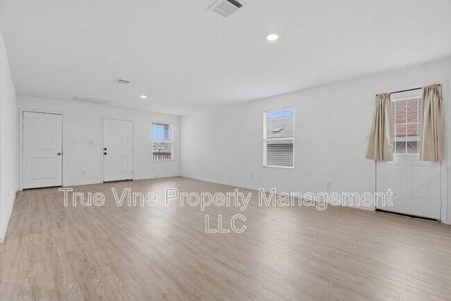 Building Photo - 7119 Satellite Wy