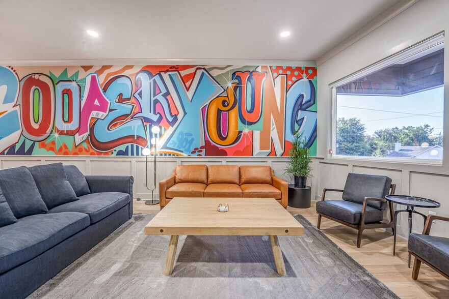 Building Photo - 2283 Young Ave