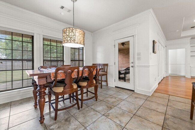 Building Photo - Solar Provided on Great Maumelle home