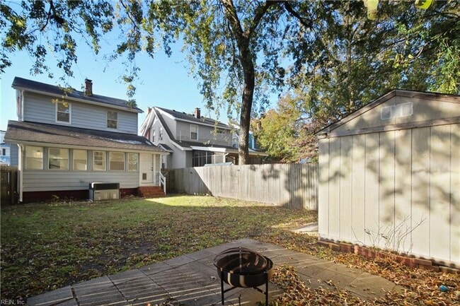 Building Photo - Classic 3 bedroom Home in the heart of Colonial Place