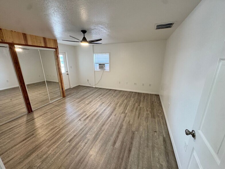 Building Photo - 306 N Iona Ave