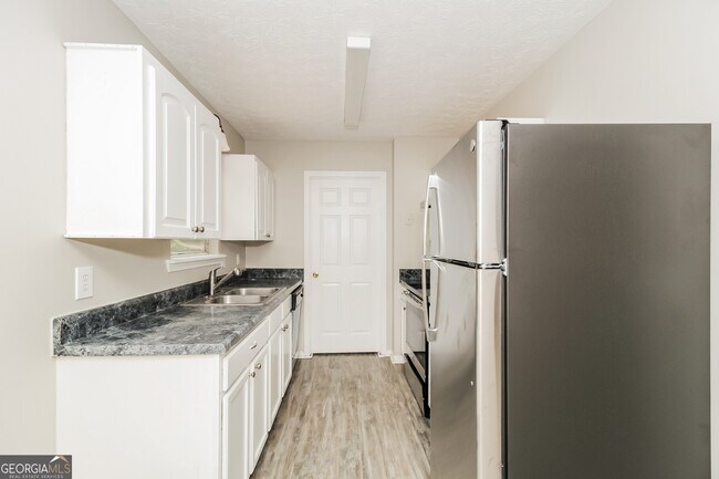 Building Photo - 221 Beechwood Ln