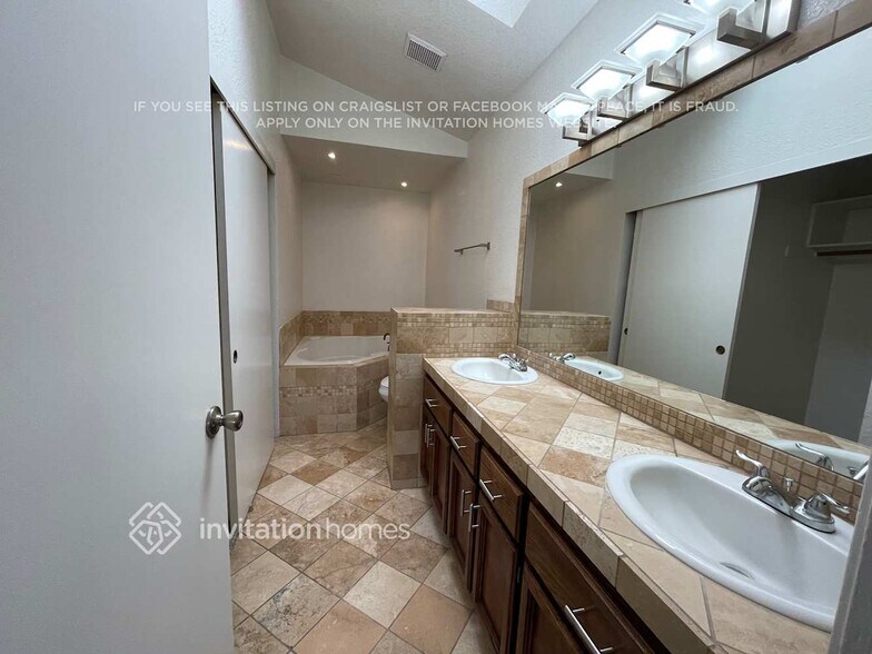 Building Photo - 5153 Thomasino Way