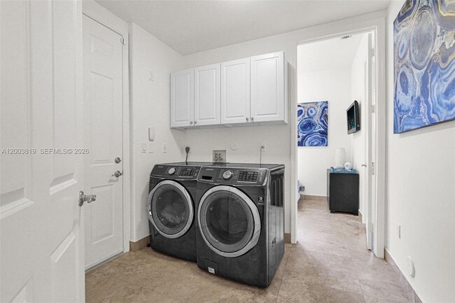 Building Photo - 2143 N Bay Rd