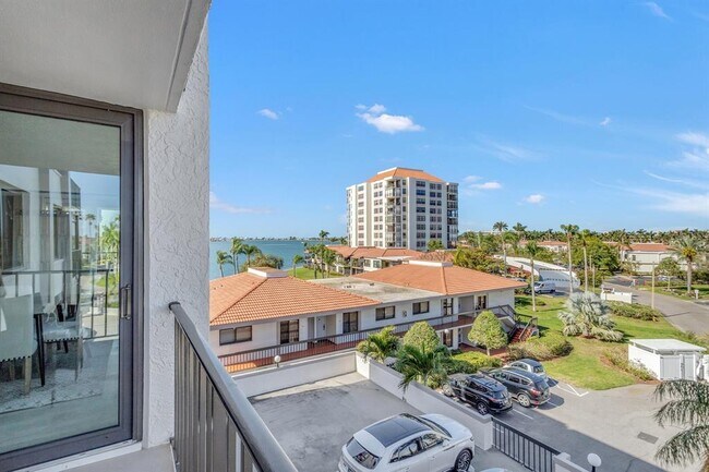 Building Photo - 6295 Bahia Del Mar Cir