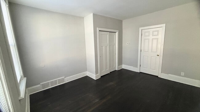 Building Photo - 1207 E Kane Pl