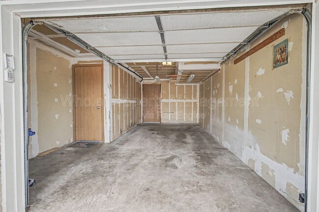 Building Photo - 8757 W Cornell Ave