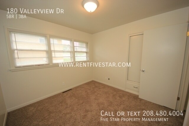 Building Photo - 180 Valleyview Dr