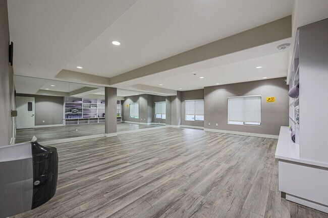 Building Photo - 5350 E Deer Valley Dr
