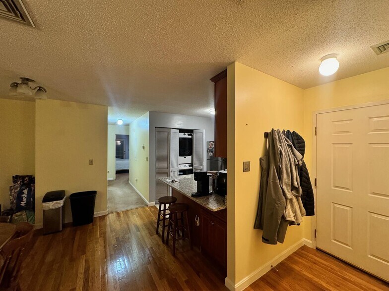 Building Photo - 620 Boston Ave