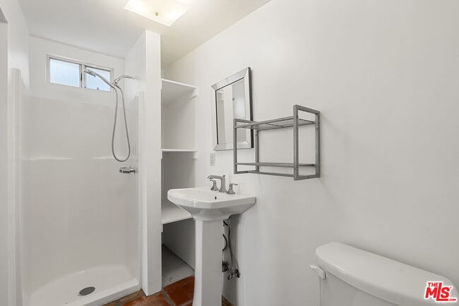 Building Photo - 2031 Glendon Ave