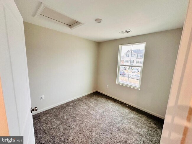 Building Photo - 35178 Sara Ct