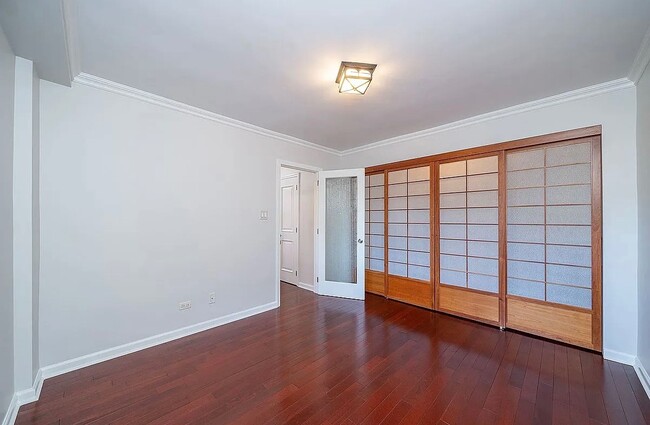 Building Photo - 25-10 31st Ave