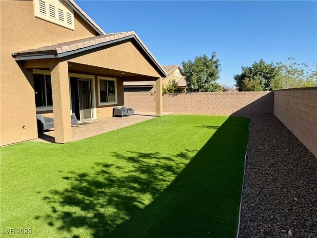 Building Photo - 6298 Starflare St