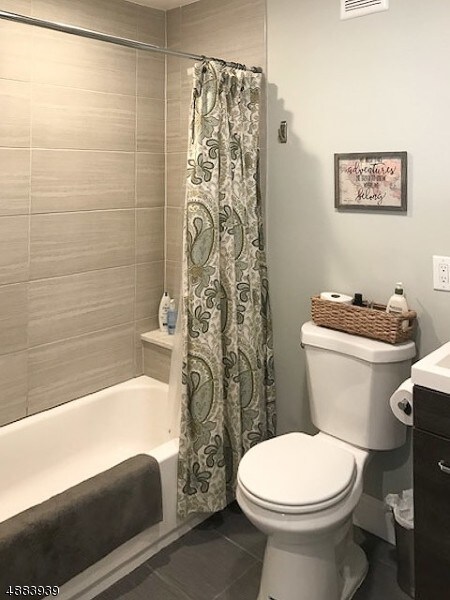 Building Photo - 10 Ford Ave