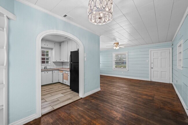 Building Photo - Vintage Home w/ Modern Updates, Minutes from Texas Tech