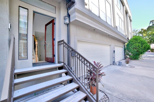 Building Photo - 2410 Dorrington St