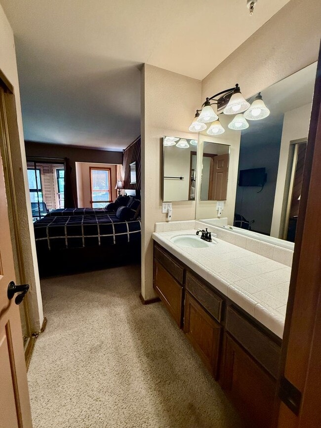 Building Photo - FOR RENT – Aspen Creek Condo in Mammoth Lakes