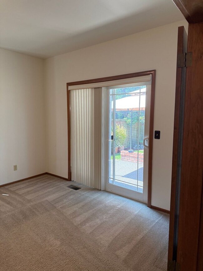Building Photo - Spacious home in Federal Way