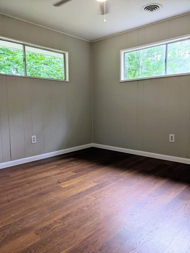 Building Photo - 1317 Moss Hill Dr