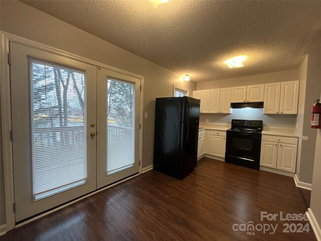 Building Photo - 206 W 15th St