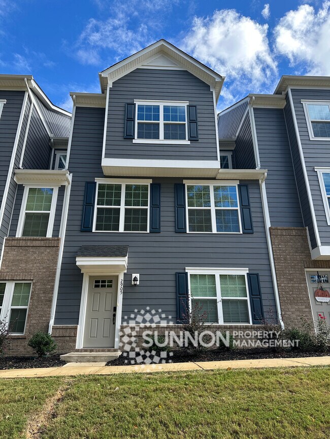 Building Photo - Beautiful 4 Bed 3.5 Bath Townhome minutes ...