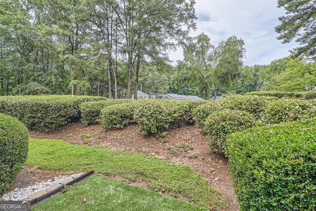 Building Photo - 15 Little Silver Ct