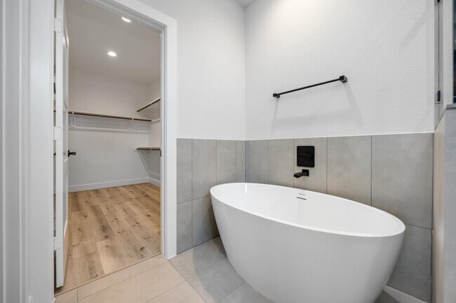 Building Photo - Bauman Heights