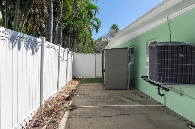 Building Photo - 304 E Madeira Ave