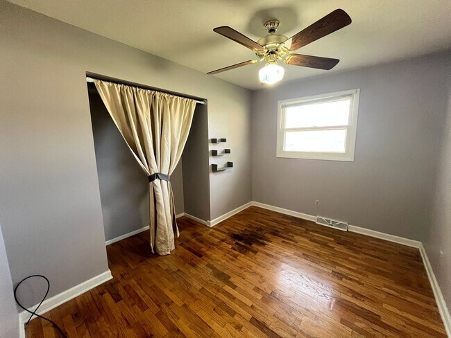 Building Photo - 3-bedroom, 1.5 bathroom unfurnished home in Saint Joseph