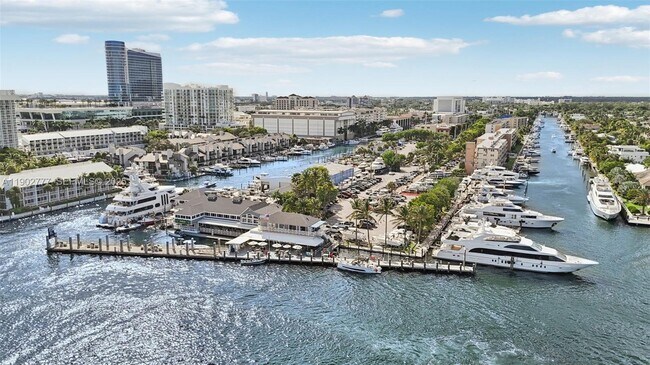 Building Photo - 1050 SE 15th St