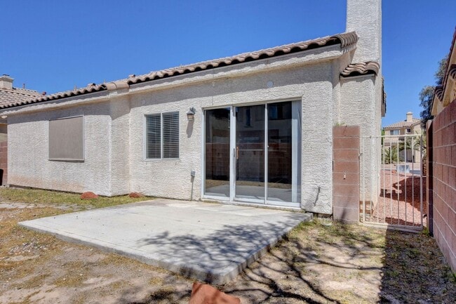 Building Photo - RARE Single Story, 3 Bedroom with 3 Car Garage in a GATED community!
