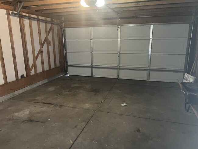 Building Photo - 17676 E Bethany Cir