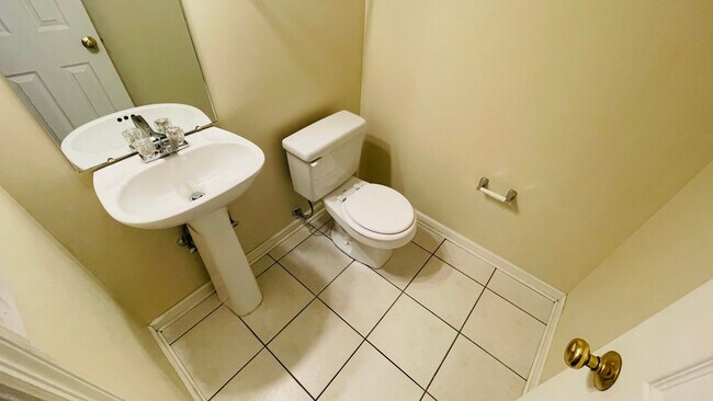 Building Photo - 2428 E University Dr