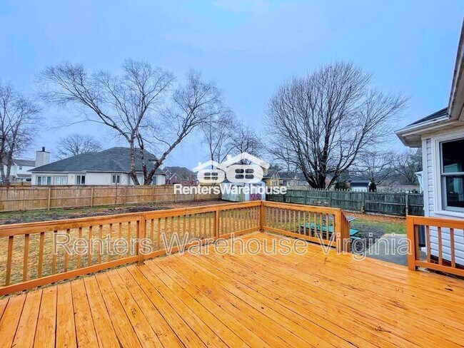 Building Photo - 352 Peace Haven Dr