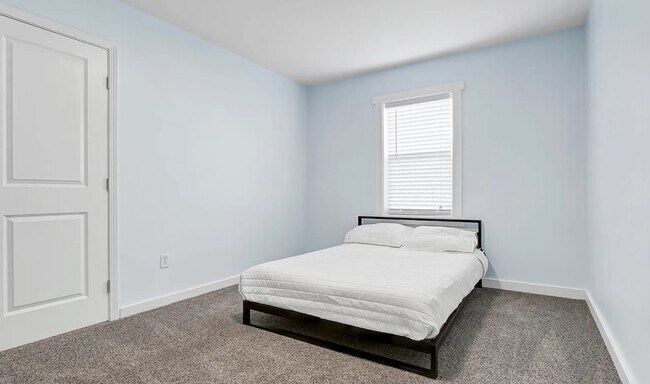 Building Photo - 4618 Trafalgar Rd