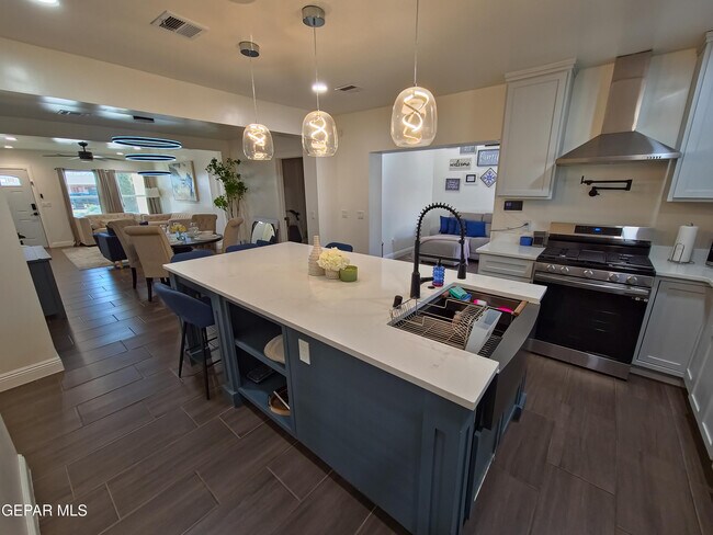 Building Photo - 7321 Cuba Dr