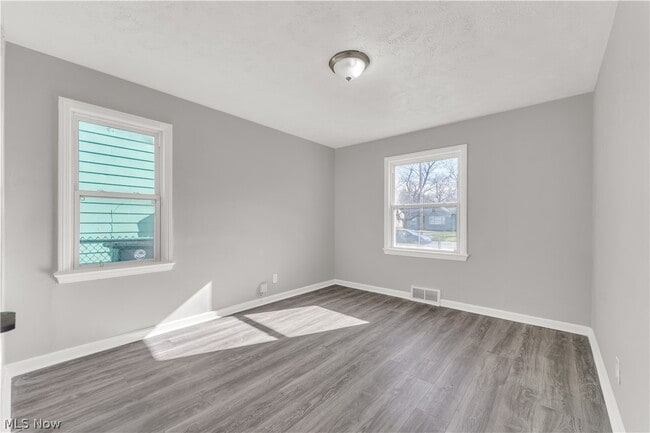 Building Photo - 2521 Greenvale Rd