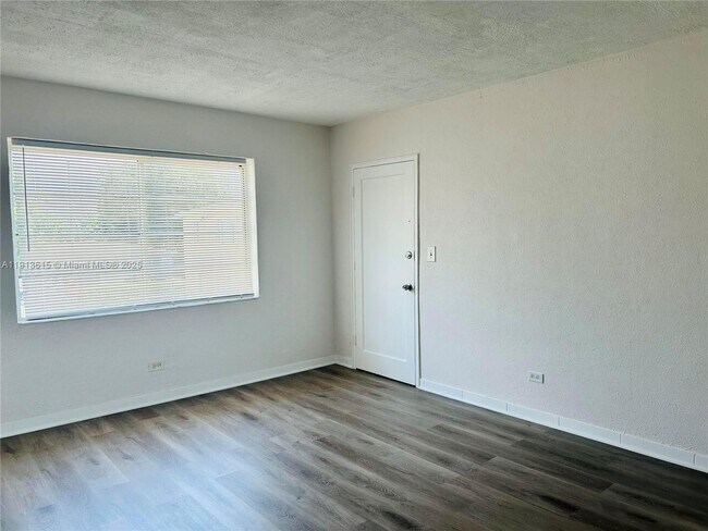 Building Photo - 1330 SW 6th St