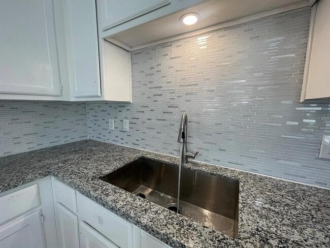 Building Photo - 13535 Gaby Virbo Dr