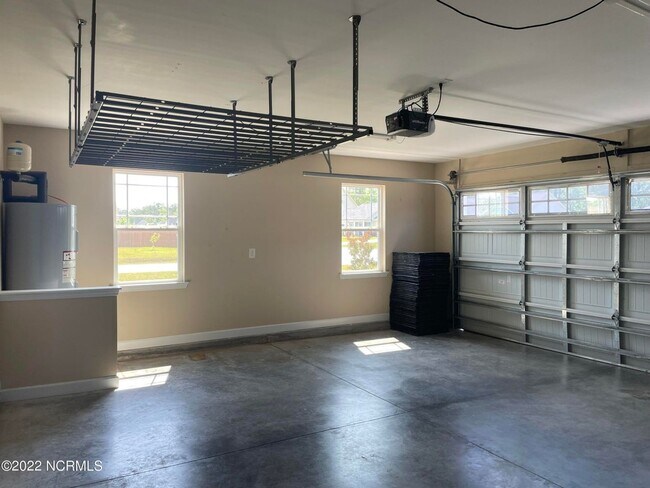 Building Photo - 233 Breakwater Dr