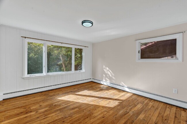 Building Photo - Mid-Century Cool Meets Maine Serenity Design. Privacy. Location. This one has it all.