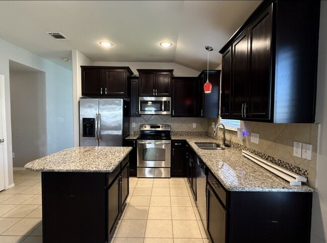 Building Photo - Comfort, Style & Privacy in the Heart of S...