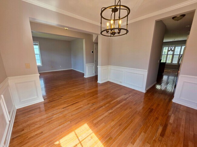 Building Photo - Elevated Four Bedroom in Rivertowne Countr...