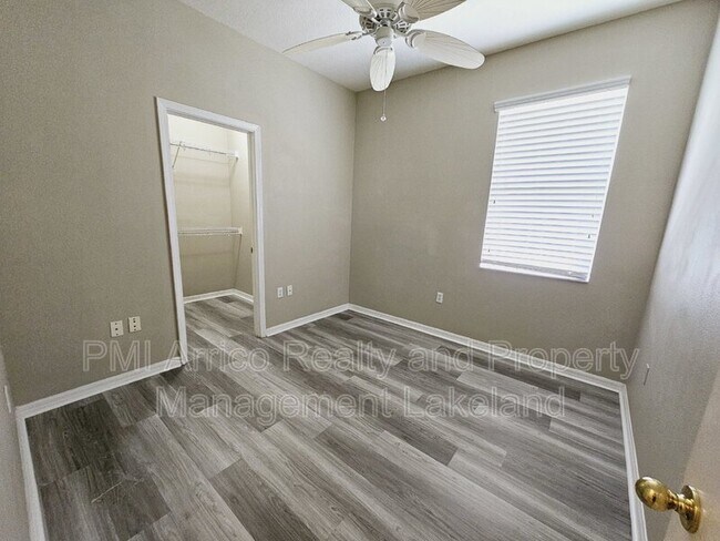 Building Photo - 1065 Viewpoint Way