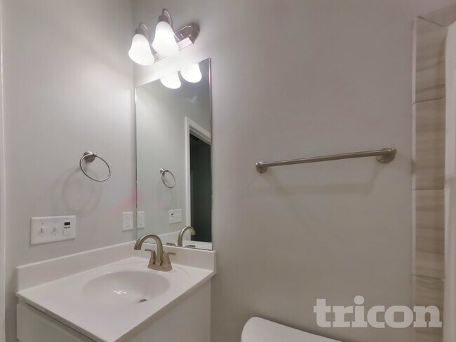 Building Photo - 912 Stokewood Pl