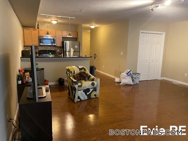 Building Photo - 51 Chelsea St