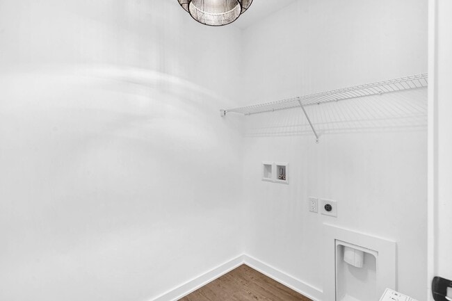 Building Photo - 972 W 9th St